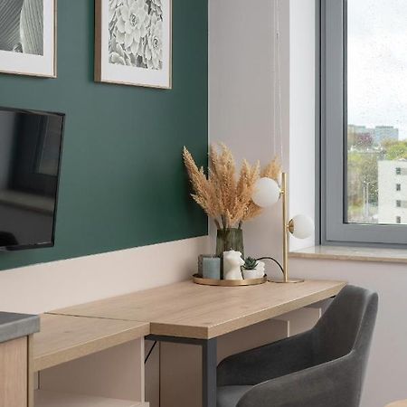Trendy Studios With Home Office Near Wroclaw Main Station By Noclegi Renters Bagian luar foto