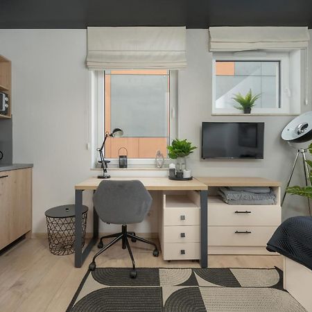 Trendy Studios With Home Office Near Wroclaw Main Station By Noclegi Renters Bagian luar foto