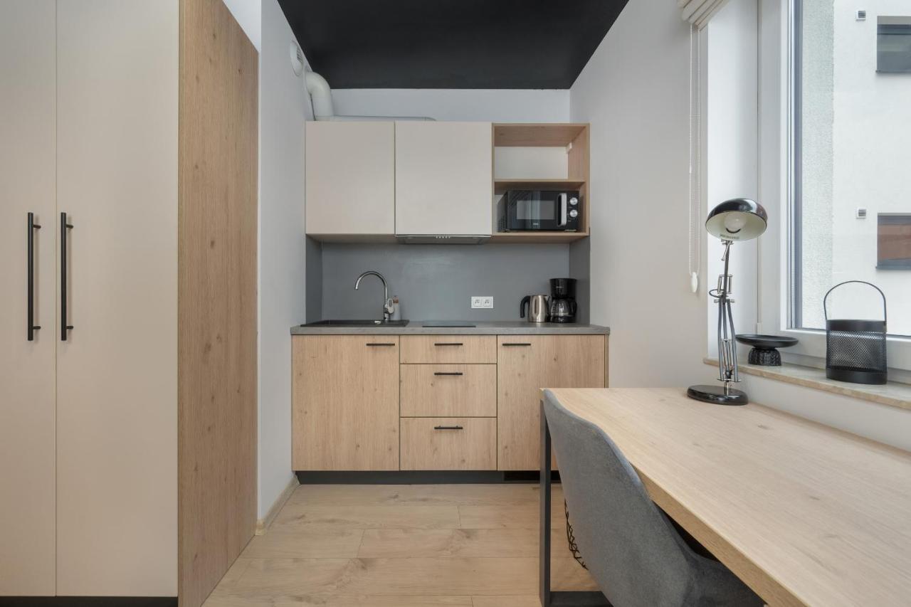 Trendy Studios With Home Office Near Wroclaw Main Station By Noclegi Renters Bagian luar foto