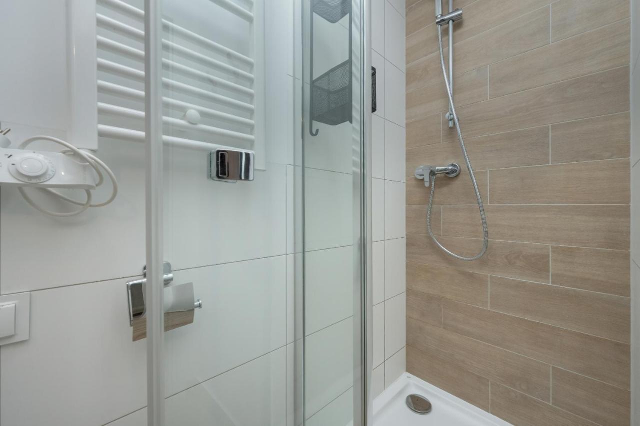 Trendy Studios With Home Office Near Wroclaw Main Station By Noclegi Renters Bagian luar foto