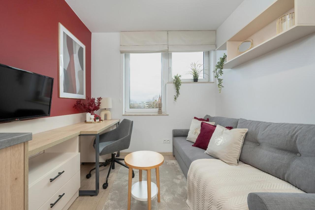 Trendy Studios With Home Office Near Wroclaw Main Station By Noclegi Renters Bagian luar foto