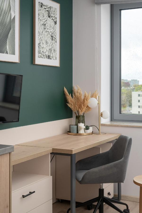 Trendy Studios With Home Office Near Wroclaw Main Station By Noclegi Renters Bagian luar foto