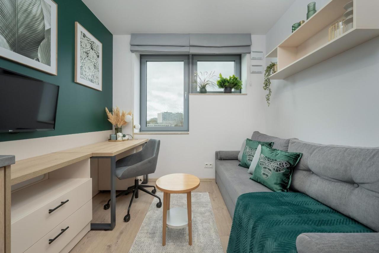 Trendy Studios With Home Office Near Wroclaw Main Station By Noclegi Renters Bagian luar foto