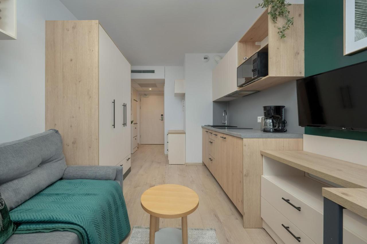 Trendy Studios With Home Office Near Wroclaw Main Station By Noclegi Renters Bagian luar foto