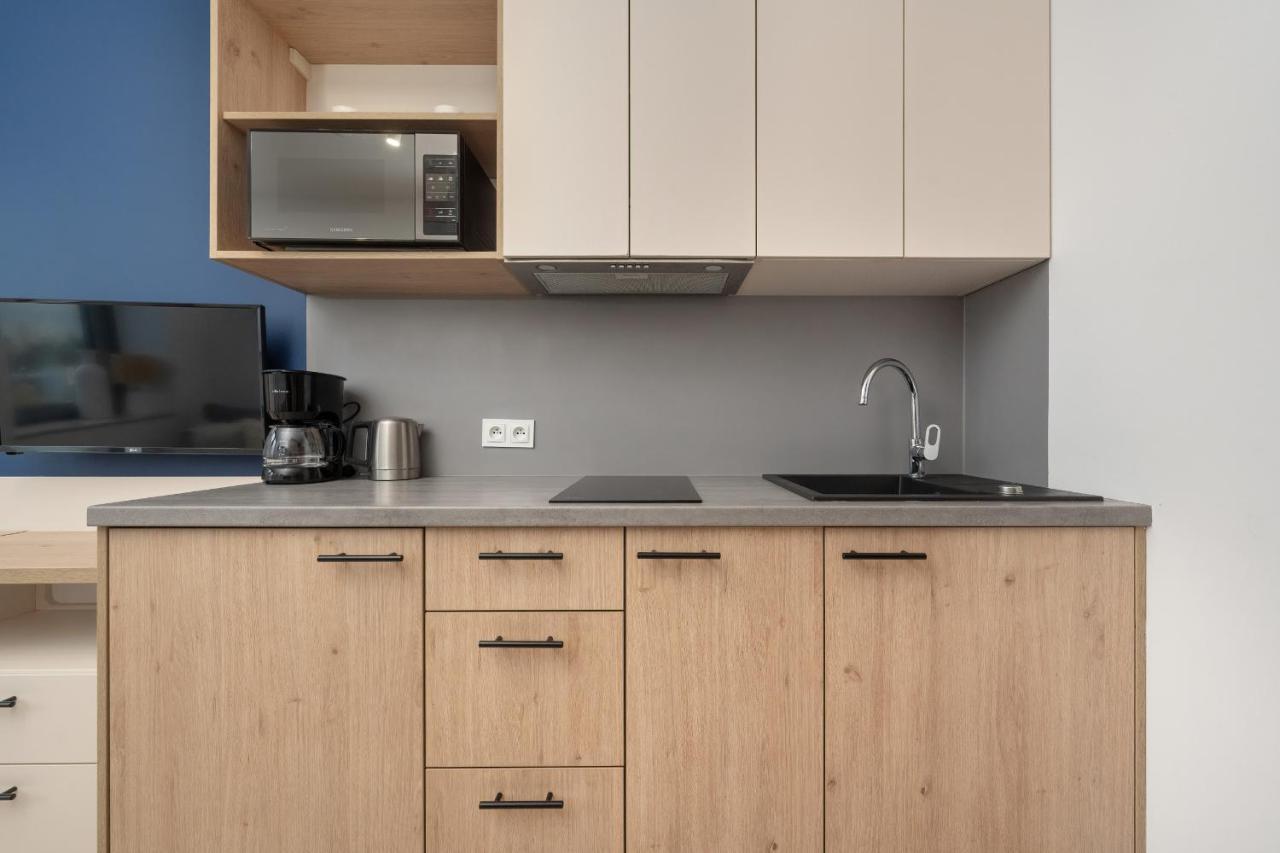 Trendy Studios With Home Office Near Wroclaw Main Station By Noclegi Renters Bagian luar foto