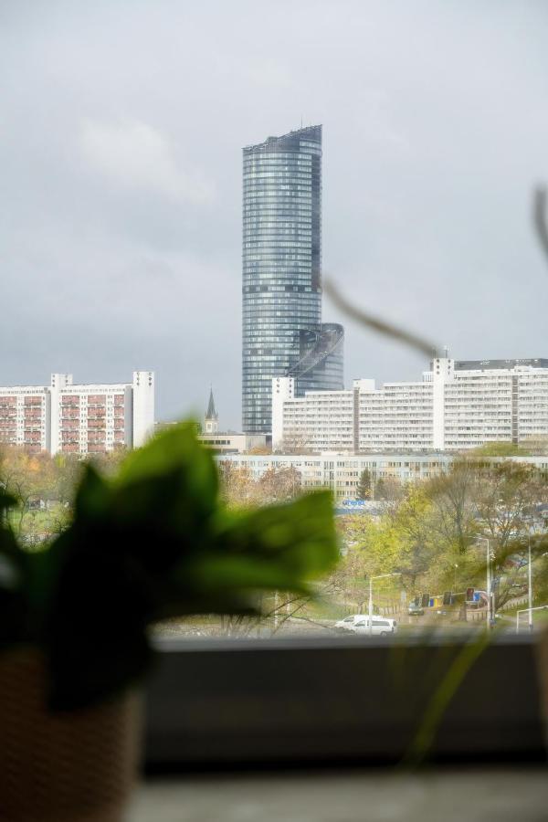 Trendy Studios With Home Office Near Wroclaw Main Station By Noclegi Renters Bagian luar foto