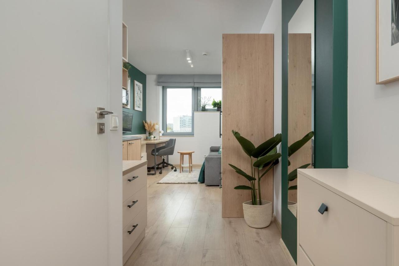 Trendy Studios With Home Office Near Wroclaw Main Station By Noclegi Renters Bagian luar foto