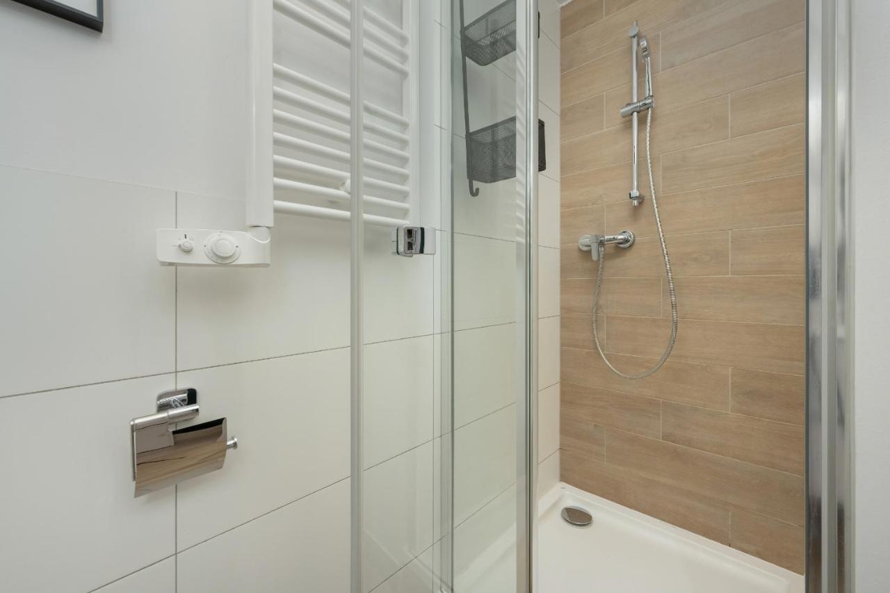 Trendy Studios With Home Office Near Wroclaw Main Station By Noclegi Renters Bagian luar foto