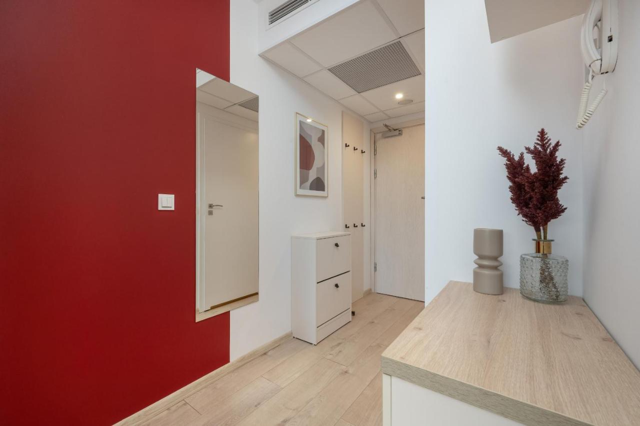 Trendy Studios With Home Office Near Wroclaw Main Station By Noclegi Renters Bagian luar foto